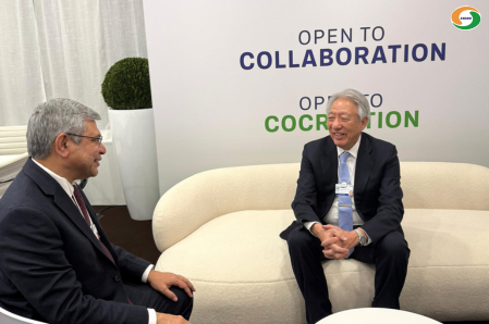 PBSHABD's tweet photo. #JUTSIN | Union IT Minister @AshwiniVaishnaw held key meetings with global leaders at the World Economic Forum in Davos.
He met Temasek Chairman Teo Chee Hean, who expressed interest in expanding investments in India’s physical and digital infrastructure, as well as deep-tech startups.
Find the complete story and video on #PBSHABD. Register now at https://t.co/FBBv6F5rbi
#WEF2026 #Davos #DigitalIndia #AI #Robotics #Cybersecurity #GlobalInvestments