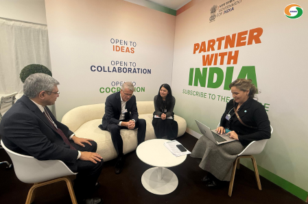 PBSHABD's tweet photo. #JUTSIN | Union IT Minister @AshwiniVaishnaw held key meetings with global leaders at the World Economic Forum in Davos.
He met Temasek Chairman Teo Chee Hean, who expressed interest in expanding investments in India’s physical and digital infrastructure, as well as deep-tech startups.
Find the complete story and video on #PBSHABD. Register now at https://t.co/FBBv6F5rbi
#WEF2026 #Davos #DigitalIndia #AI #Robotics #Cybersecurity #GlobalInvestments