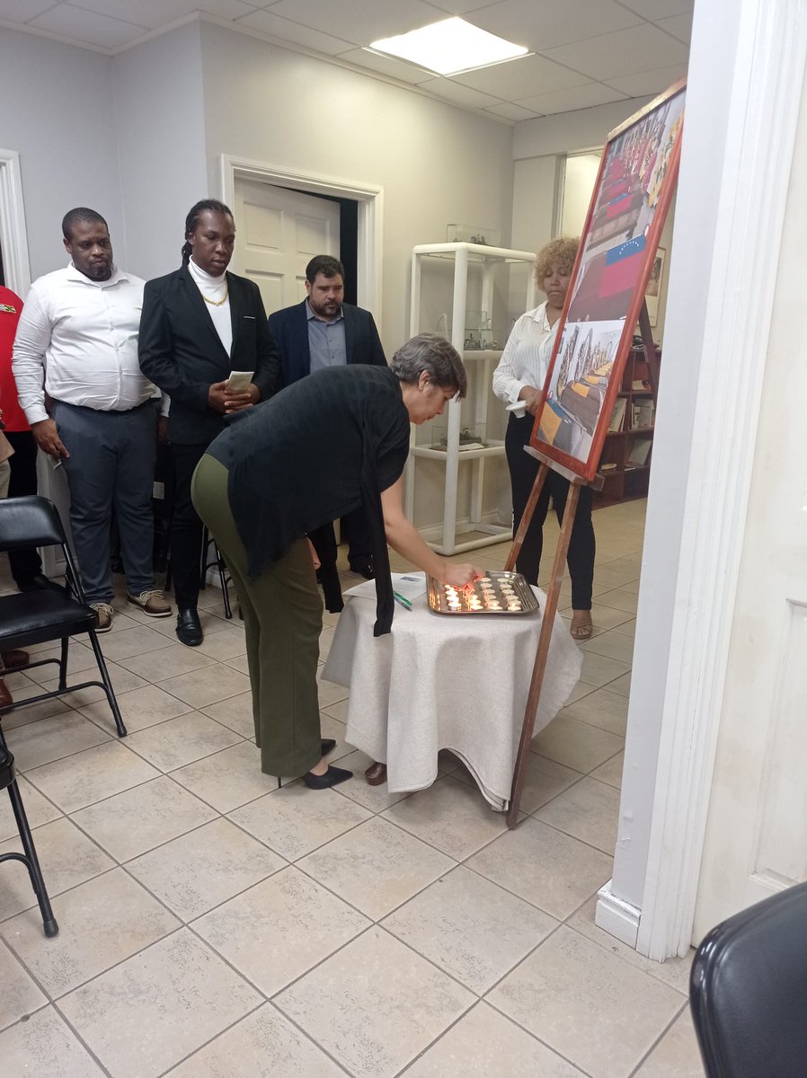 EmbaVEDominica's tweet photo. #21Ene En la sede de la Embajada de Venezuela en Dominica se realizó una vigilia para pedir por el bienestar y la pronta liberación de nuestro Presidente Nicolás Maduro y su esposa y en honor a nuestros hombres y mujeres caídos en el criminal ataque del #3Ene. #BringThemBack https://t.co/pt0F5K46OU