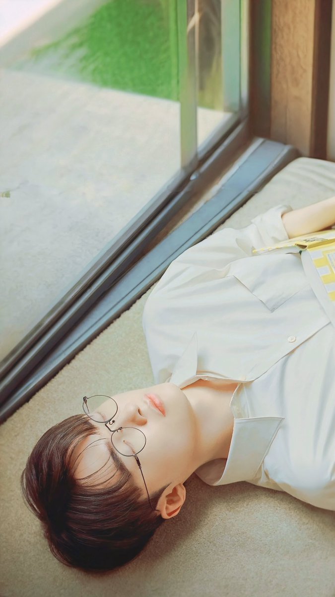 우리혁의 10시간 취침을 기원합니다.  따뜻한 이불속에서 바른 자세로 폭딱하니 꿈도 꾸지마시고 뜨끈하게 몸도 배기는곳 없이 꿀잠 주무시길 🙏