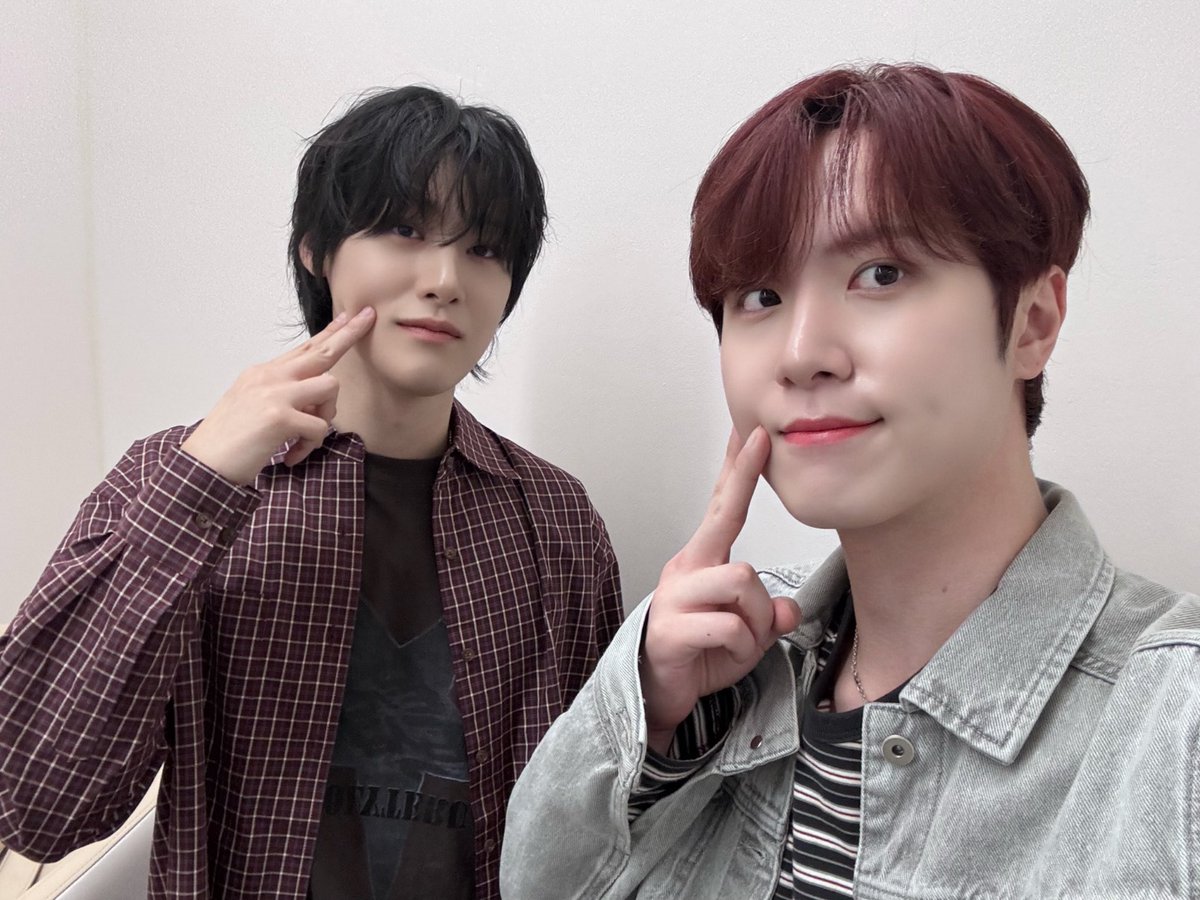 WEi】 𝐖𝐄𝐢 𝟖𝐭𝐡 𝐌𝐢𝐧𝐢 𝐀𝐥𝐛𝐮𝐦 [𝐖𝐨𝐧𝐝𝐞𝐫𝐥𝐚𝐧𝐝