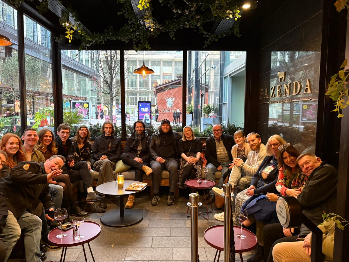 As a busy team, it’s not often we’re all in the same place at the same time, so it was lovely to enjoy a proper catch-up recently. Here’s to good company, strong teamwork and hopefully a few more chances to get together in the year ahead.
#teamapex #behindthebuild #exhibitionlife