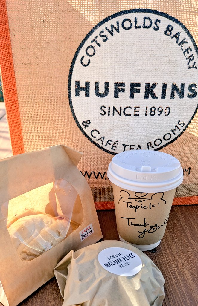 我慢できず浦和スコパ行ってきました♡
屋上はさすがに寒かったですが、お昼としていただいた青のりチーズはスパイス効いてて美味しかったしホットティーも売ってくださり大感謝！
シンクのミルクフランスはデザート😋
気に入ったAOBAの紅茶も買えました!!
やっぱりスコパ楽しい〜