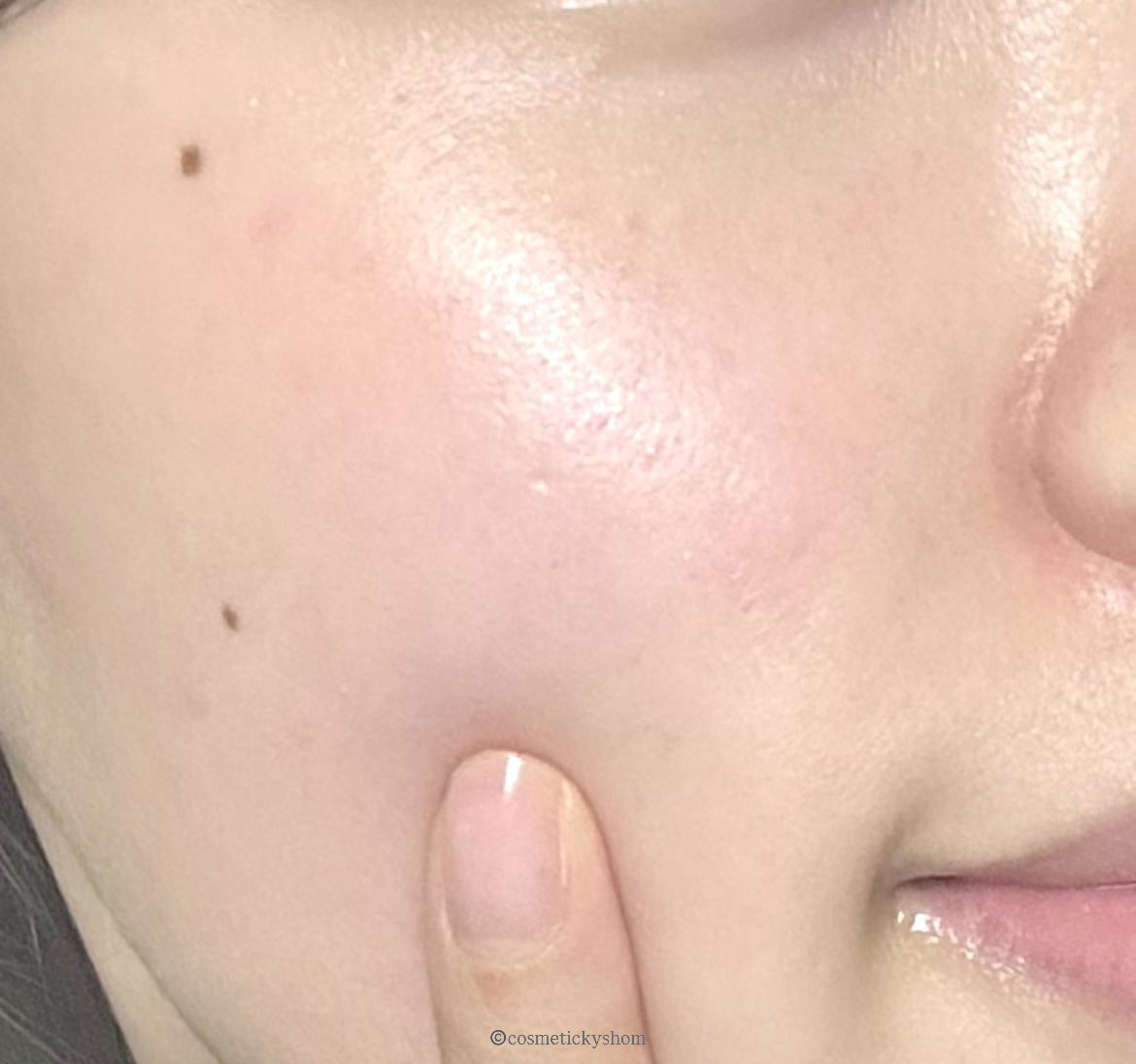 #광고 <a href="/Karedkr/">케어드</a> #협찬 

여러분 저 속건조 &amp; 속광 치트키 찾았어요..🤎

한번만 발라줘도 속건조 싹 잡히고 
속보습 채워줘서 크림을 안 바르고 있어도 안 건조한데🫢
또 번들거리지는 않는!! 이런 마법같은 세럼🥹

호호뷰티님과 공동개발한 케어드 PDRN 오트밀크 앰플 세럼🤎 

선런칭 당시