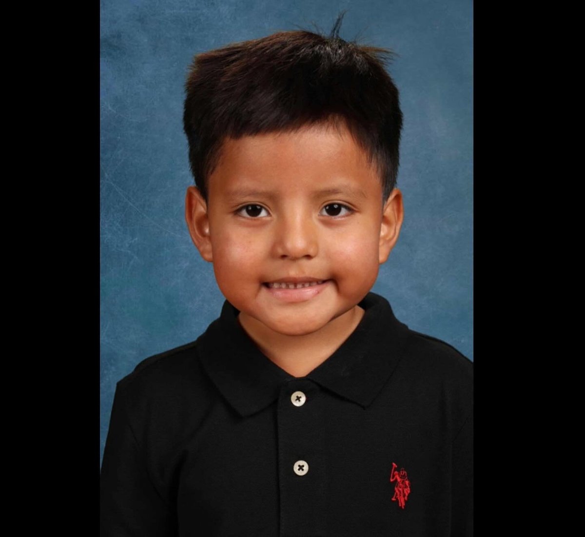 JamesTate121's tweet image. Does this look like a criminal to you? He’s FIVE FUCKING YEARS OLD. His name is LIAM RAMOS. He is here LEGALLY, as is his dad. He lives in Minnesota. He’s been kidnapped and imprisoned in a concentration camp in TEXAS.
I have never had such rage in my heart and I don’t know what…