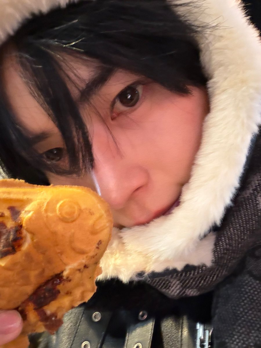 hamtext's tweet image. 260122 🐹💬

- 📸
“finally bungeoppang..”
“and i even got kimchi bungeoppang”
“did you enjoy watching our self-produced content as well?”
“i ate with gunwook and i just got back toooo”
“we ate meat ㅎㅎ”