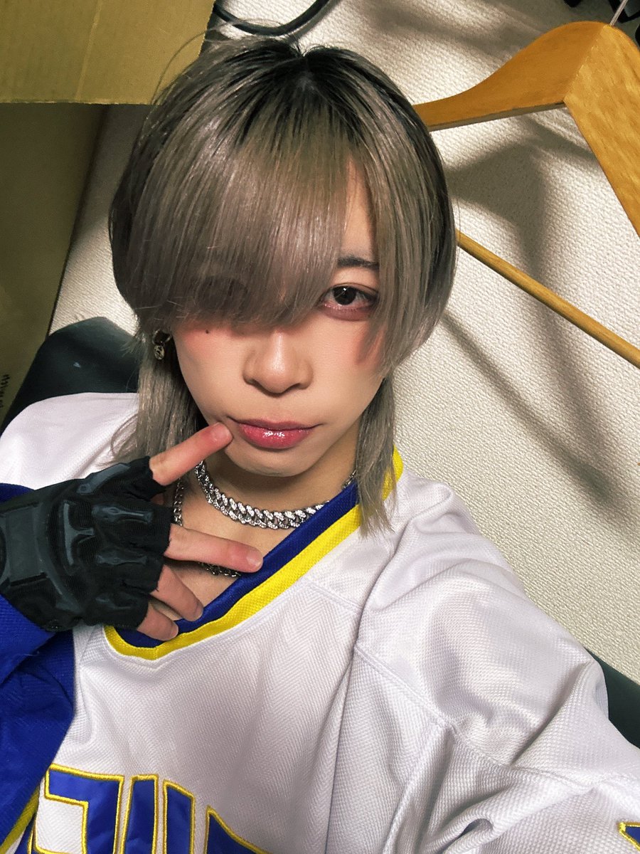 1/22(木)単独だりほむ
ありがとうございました！

来てくれたみんなありがとう〜！
今日はレーサー衣装でしたっ🏎
おかえり初めまして✌️
衣装増えてSE変わって歌割り奪って盛り沢山の単独でしたっ

次回は24日(土)FULL PUSHですっ
渋谷DESEOで待ってるね💪
#アンハニ