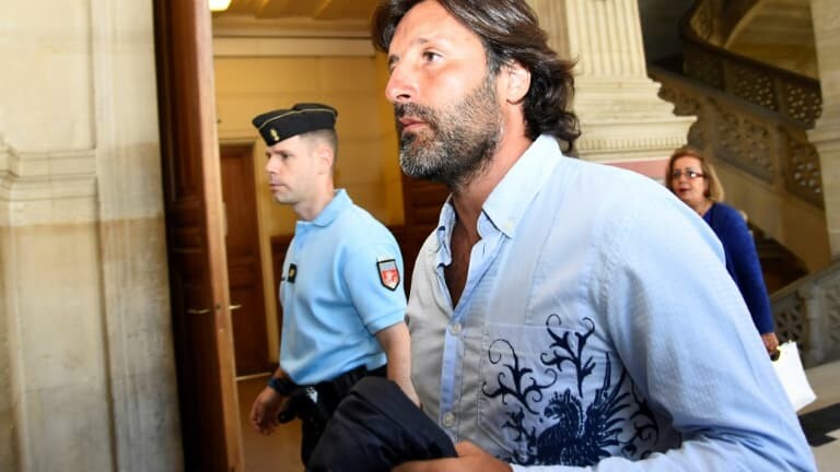 Ex-"golden boy" et escroc à la taxe carbone, Arnaud Mimran sera jugé en 2027 pour plusieurs dossiers criminels dont "meurtres en bande organisée"
l.bfmtv.com/FPIO