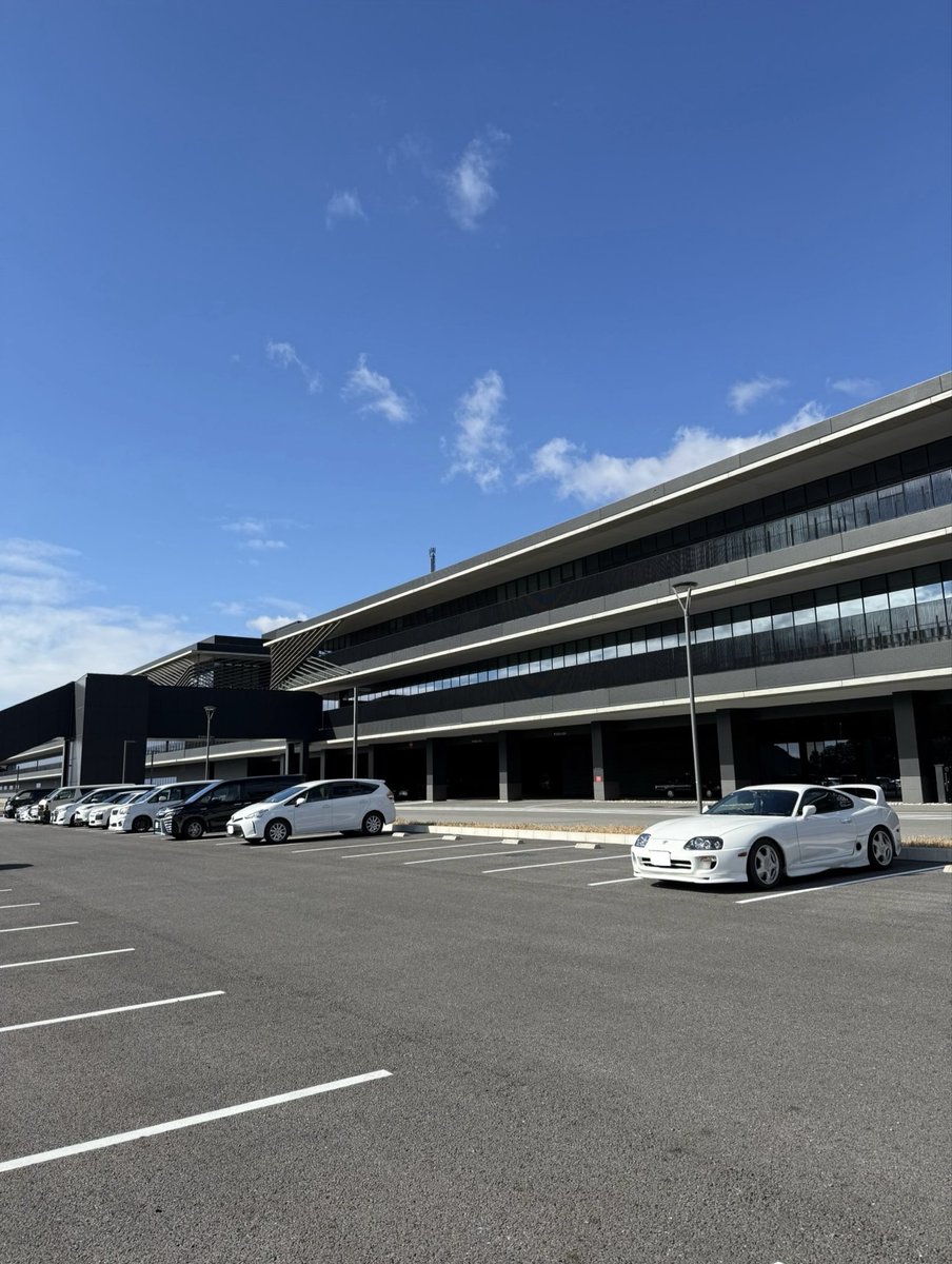 StreamFrontZEN's tweet image. シュミレーターで下山テストコースを走れるのでオススメです。

クルマとドライバーを確かに鍛えられる道でした