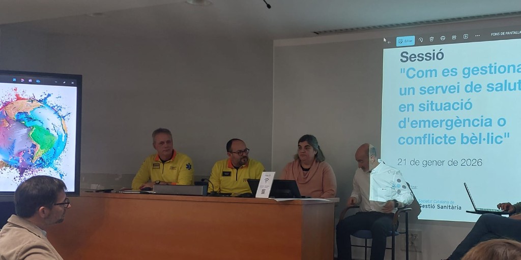 CreuRojaTGN's tweet photo. 🌍 Com garantir el Dret a la Salut en emergències i conflictes? A la Jornada de Referència de la Societat Catalana de Gestió Sanitària, el nostre company @pacotunez va compartir la seva experiència com a cap d’Emergències Creu Roja i membre de l’ERU Wat-San. 🙌 https://t.co/KkFjFvl5ge