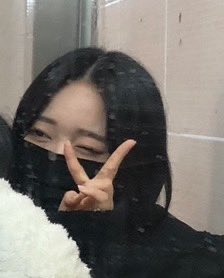hyewonspictures's tweet photo. hyewon’s friend said that she joined a new company and she is a trainee now🥹🫶🏻🫶🏻! https://t.co/vWdg2pYJKU