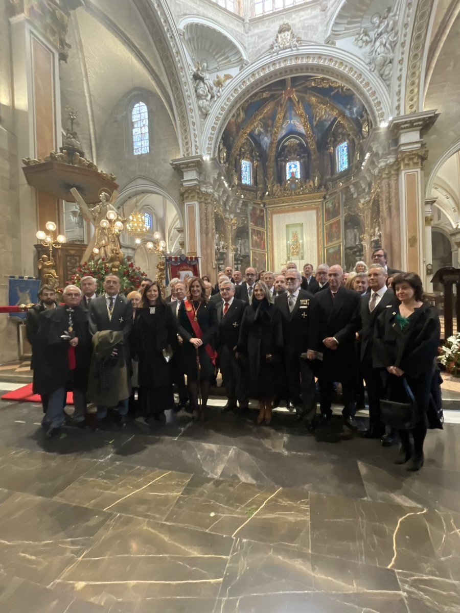 festesdeVLC's tweet image. ✝️ Celebrem amb una misa pontifical i una solemne processó la festivitat del patró, Sant Vicent Màrtir, amb el record present per les víctimes de l’accident de tren d’Adamuz 🖤
