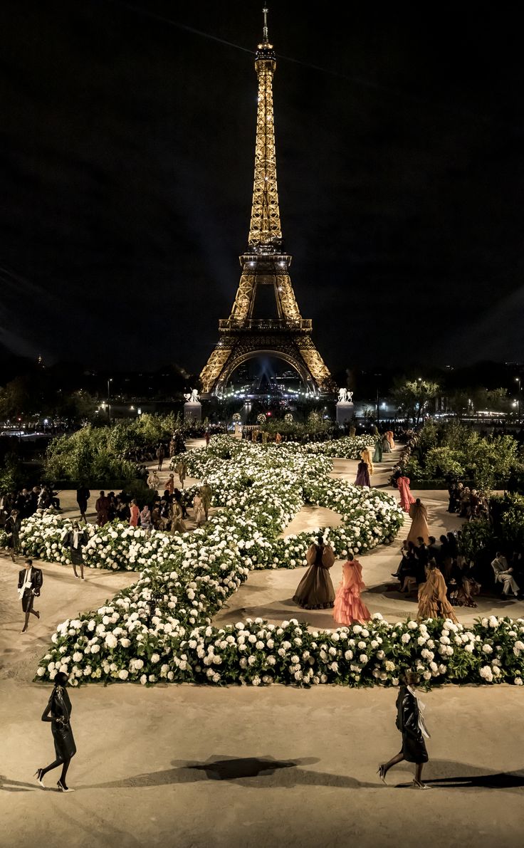 Hariinuwa's tweet photo. Olandria will be attending Paris Haute Couture week in 4 days. She is the first Islander of any franchise or season to do so.
The new fashion IT girl. https://t.co/Z0VoHFpD9l