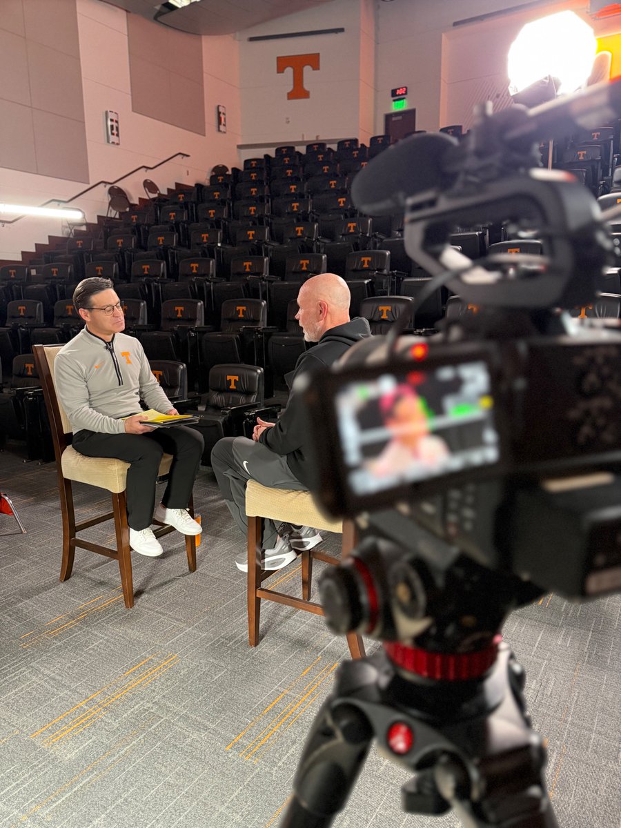 tennvoice's tweet photo. Excited to share our conversation with @Vol_Football defensive coordinator Jim Knowles on today’s edition of the Mike Keith Show, delivered by @UberEats. Show starts at 3pm ET/2pm CT on @Vol_Sports @YouTube  channel and on your favorite @VolNetwork station. #GBO https://t.co/cUD6AygMg5