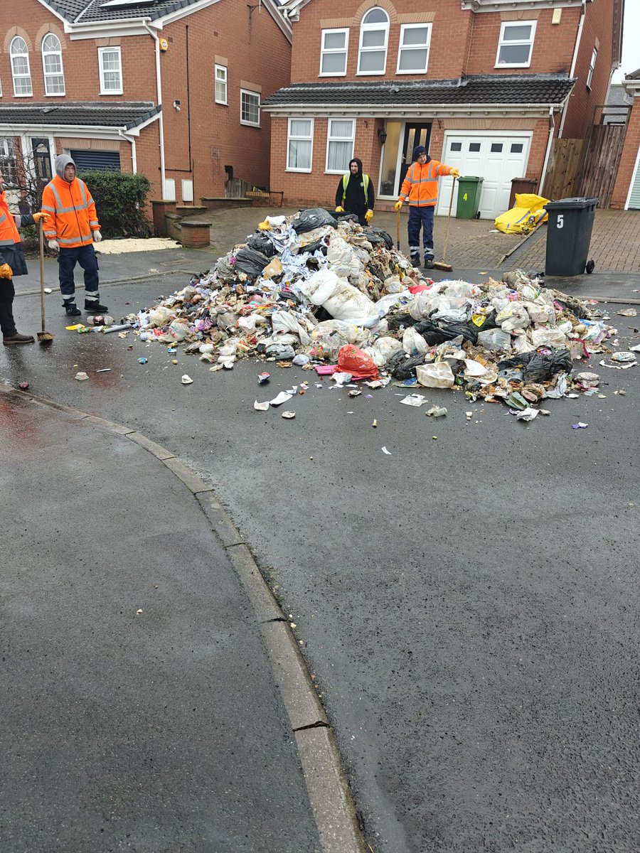 Clean Leeds tweet media