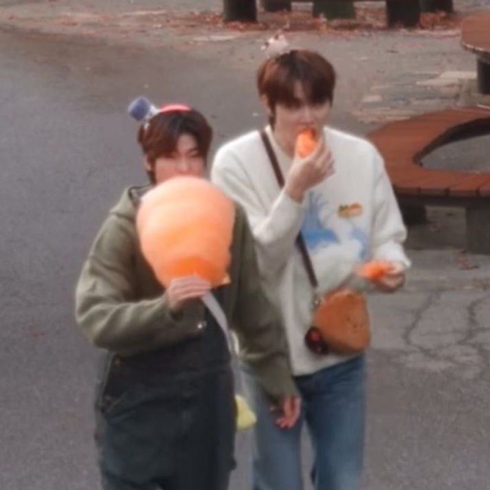 เอชชึ 🦦 (@booburries) on Twitter photo 