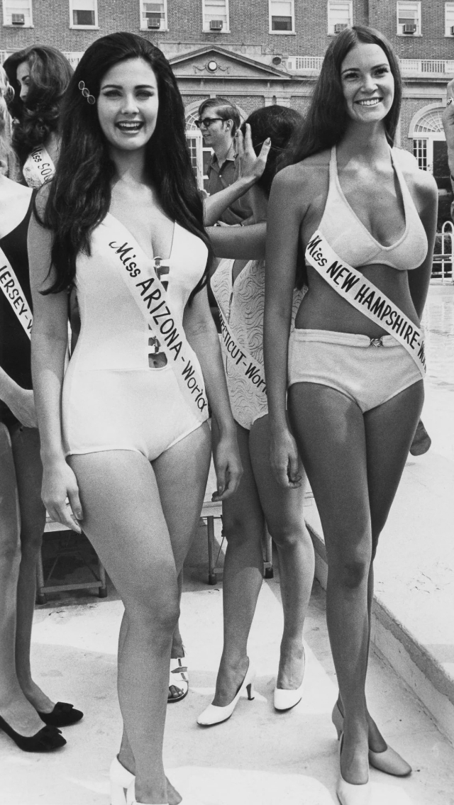 DannyDrinksWine's tweet photo. Lynda Carter (21) representing Arizona at the Miss World USA pageant, 1972. https://t.co/ohNMXijsaO