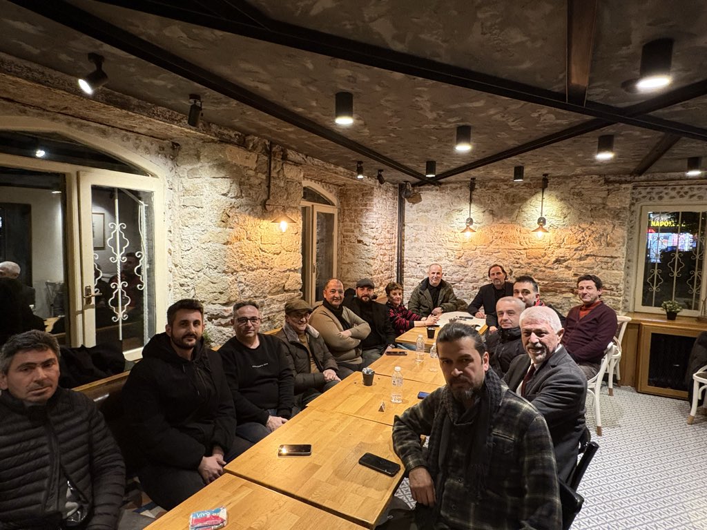 BİRDER Çanakkale Teşkilatımızla Çanakkale’de biraraya geldik.
Hem Türkiye'nin güncel meseleleri ve Türk Milliyetçiliğinin geleceği, hem de bu doğrultuda cemiyetimizin yol haritası, büyüme planlaması ve öncelikli faaliyetleri üzerine son derece verimli bir sohbet gerçekleştirdik.