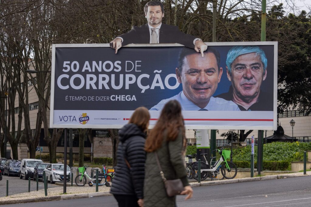 O <a href="/volksvargas/">volksvargas</a> devia ter feito um cartaz e espalhado por todas as rotundas deste país, aparentemente assim não conta.