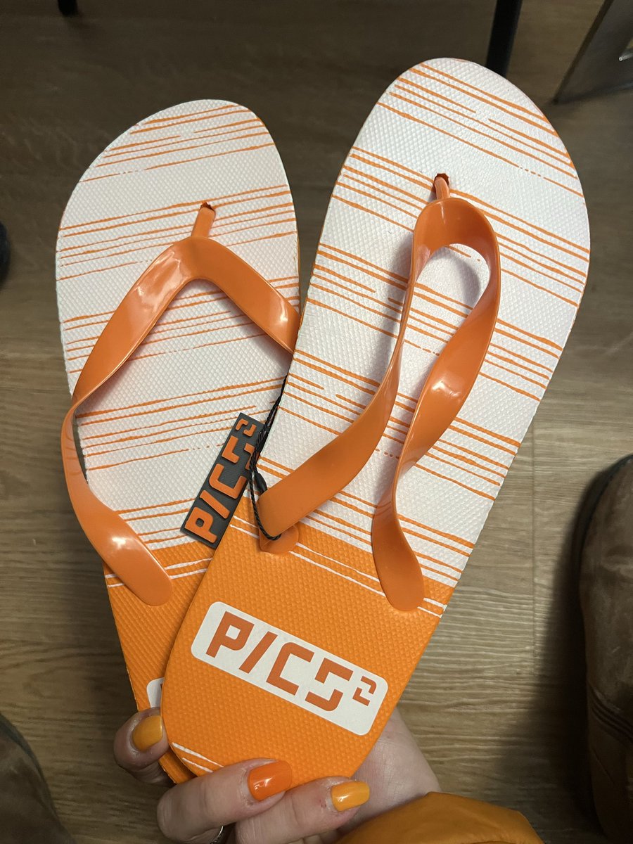 ErrineFra's tweet image. @JoinThePICS C’est pas la plus fun des photos, mais l’intention y est avec la manucure assortie 🧡
Se retrouver au #Pics2 avec @Guuusss_Guuusss @Max_Metis @Mill3sim3 @Blockcryptology @coco_locow @settouta31 @JUMMXVI @grignute @midnight_annna @T_Charbonnel @Chaolin07 @SmadZilla