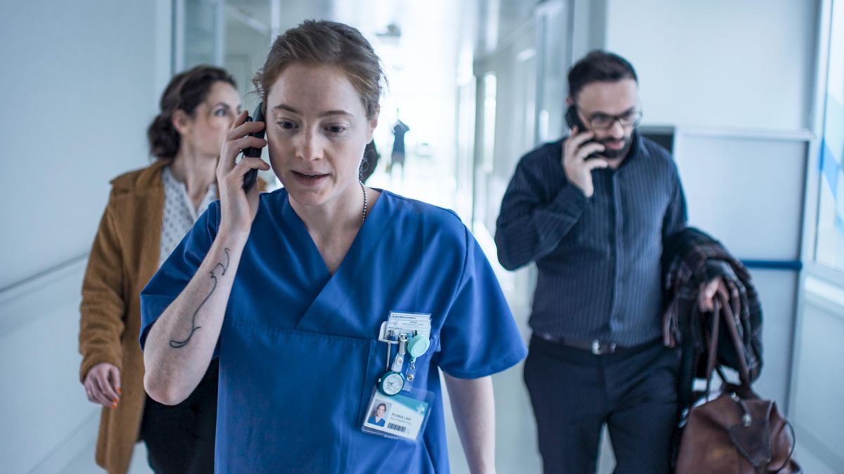 rcrascon's tweet image. #TurnoDeGuardia (8/10): Benesch se carga la película al hombro y entrega una actuación soberbia. La cámara la persigue y conectamos con ella: nos agotamos, entristecemos, desesperamos… El ritmo es frenético, transmitiéndonos el nivel d ansiedad y estrés que sufren los sanitarios