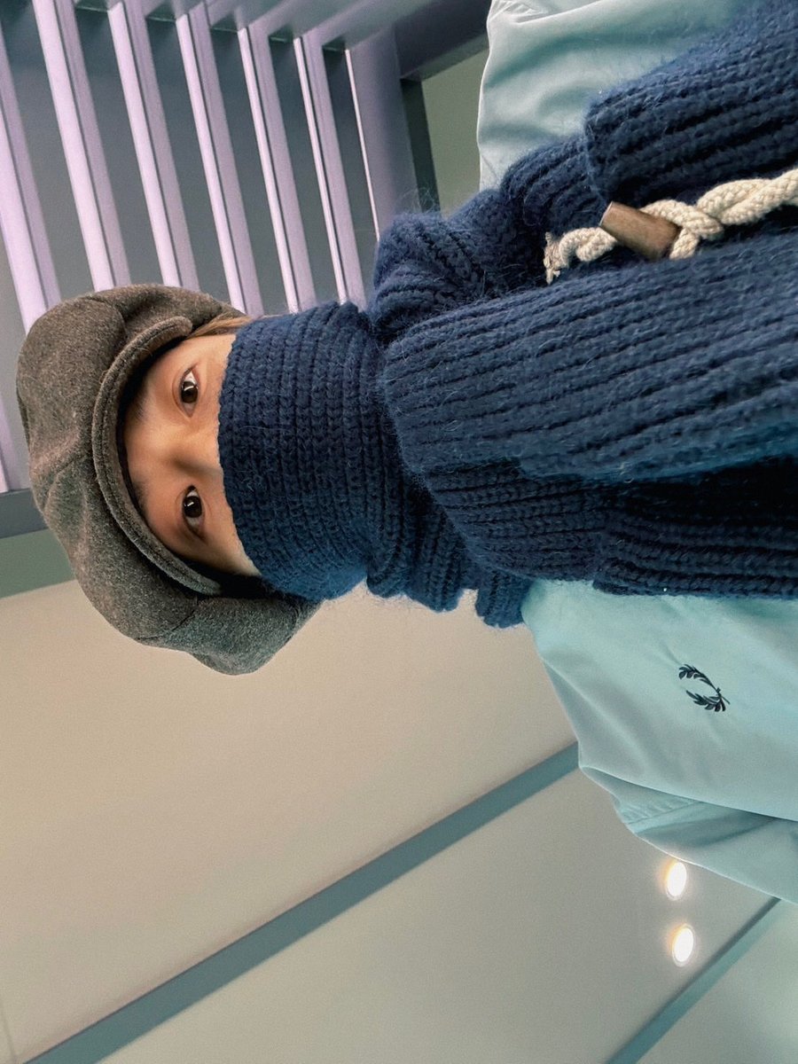 残業して帰ってるけどバスも全然来ない電車もすぐ来ない時間帯で外が寒くてヤバいんですが🥶🥶🥶早よ帰りたい