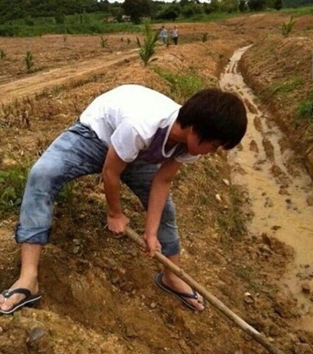 blweracc00n's tweet image. บ้านรวยชาวเน็ตไม่ชอบ ต้องมีสตอรี่เด็กน้อยชาวทุ่งเข้ากรุงมาทำตามความฝัน😔 ฮีก็เป็นเด็กไร่ทุ่งมาก่อน ทั้งถางดิน ขับแท็คเตอร์ ทำอะไรไม่รู้ภาพ 3 ปีนต้นมะพร้าวเก็บลูกขาย น้องก็ยากลำบากมาก่อนทำไมชาวเน็ตถึง…😭