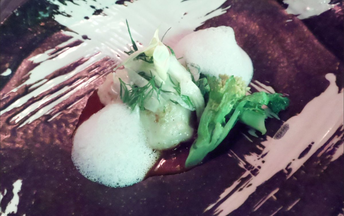 youryands's tweet photo. タイラ貝のポワレと菊芋のフォンダン
雲丹とアーモンドミルクのジュ
葛粉で揚げた菊芋が美味🥰

酒粕のバゲット＆抹茶とはちみつのぐるぐる😭

アオリイカのムースを纏ったカサゴのポワレ
ランチに続いてハーブが香る→フェンネルやライム😉
甲殻類ソースにもレモングラス

#ディズニーホテルごはん https://t.co/0QWdCHpgpo