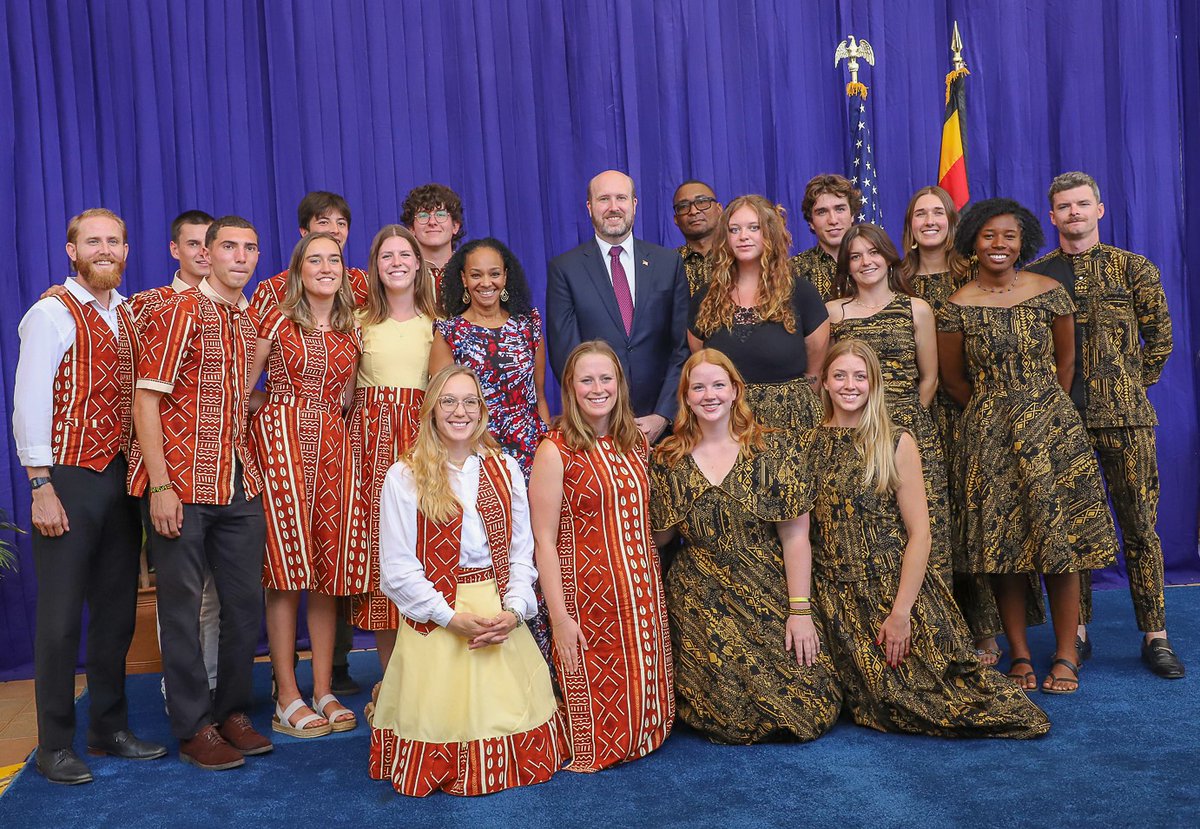 USEmbassyUganda's tweet image. #AmbPopp presided over the swearing-in ceremony of new @pcuganda volunteers in Uganda. This is the beginning of their two-year service journey to showcase American leadership in giving and building local communities’ skills in education, health, and agriculture. #Freedom250…