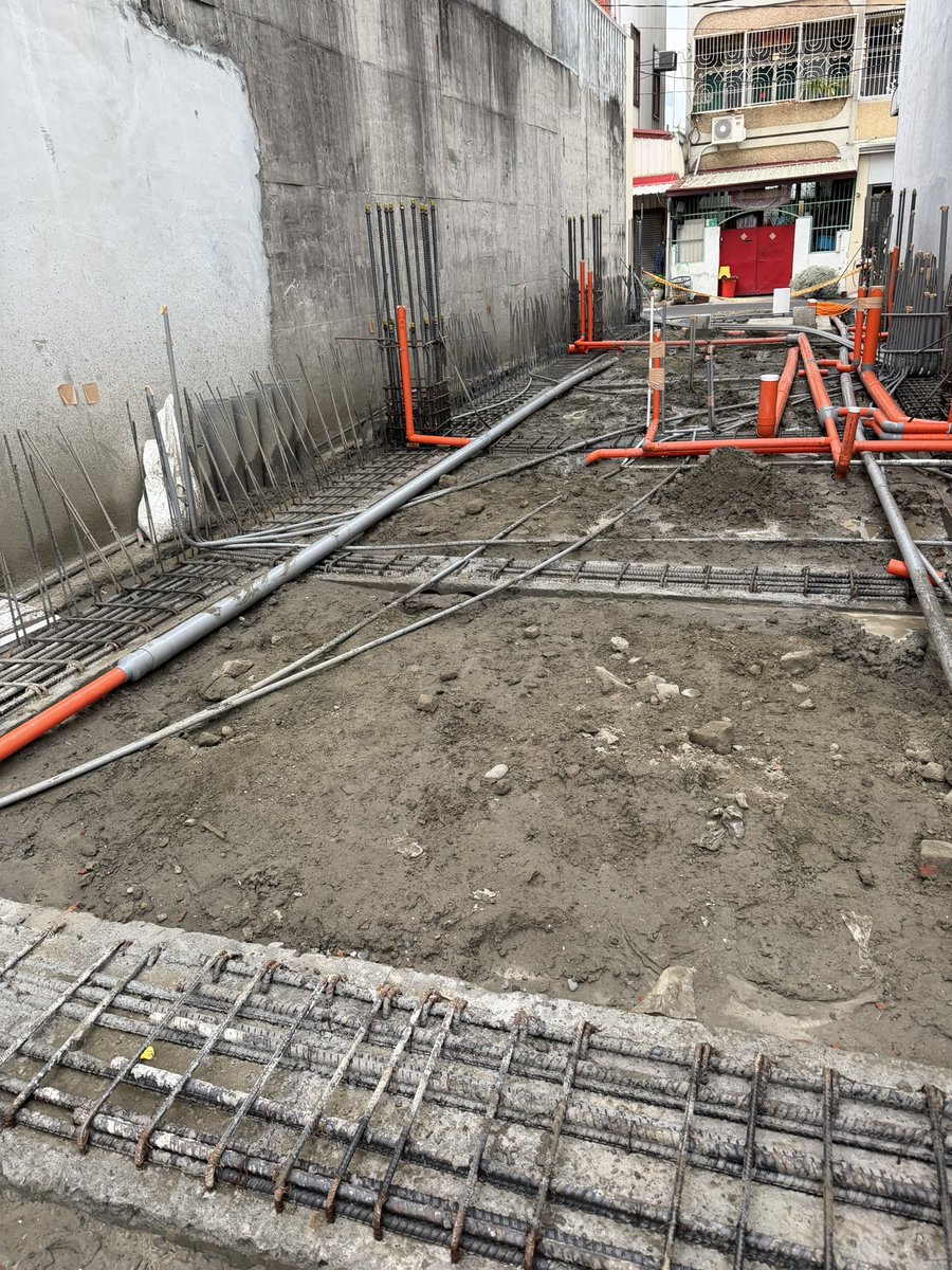 最近都在忙工地，不是我故意消失

以防再有退追情況，請留言給我互動好嗎

如果想玩工地play，請後台私訊..😏

用鐵絲綁在鋼筋上🤔