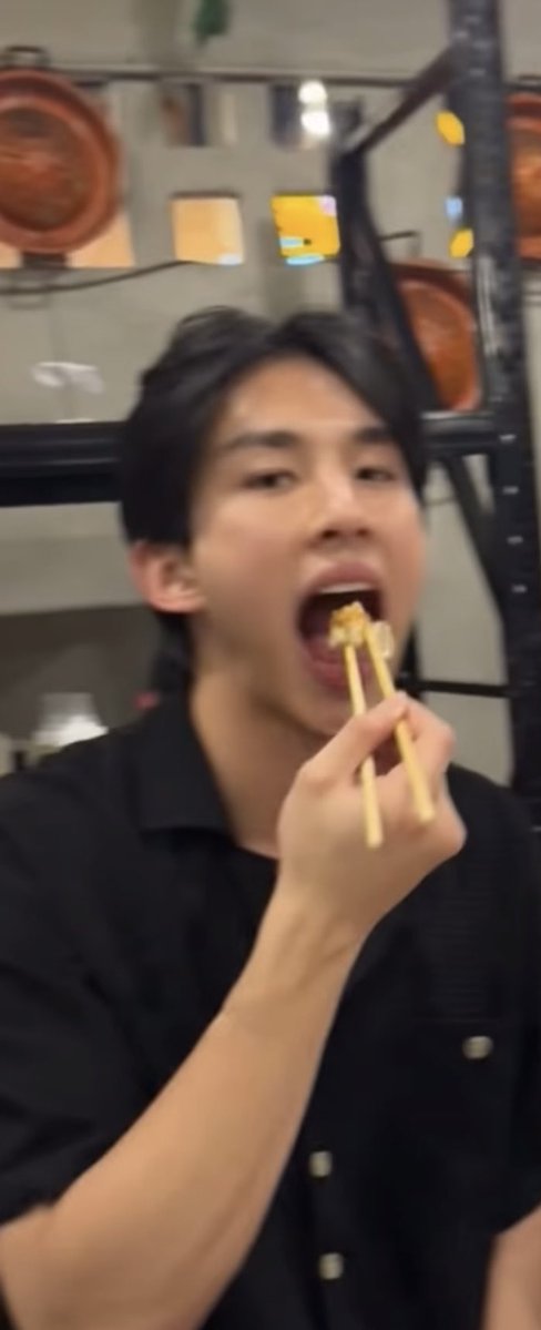 chayapa301154's tweet image. ดูสายตาลูกฉัน น่าสงสารมาก อยากหิ้วลูกกลับบ้านแล้วจะสั่งหมูทะชุดใหญ่ให้ลูกกิน 

#swensurf #javabh #surfjava #เซิร์ฟจาว่า