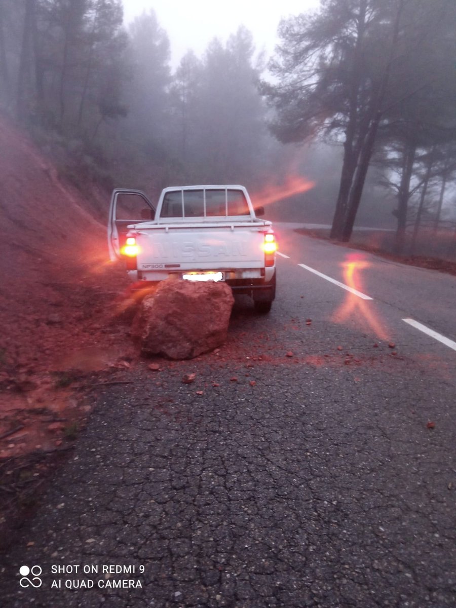 adflamorera089's tweet image. Finalitzat l'episodi de llevantada #inuncat que ens ha deixat més de 100L molt ben caiguts. Retirem vàries pedres i petites esllavissades del terme.

Ara, canvi de temps i entrada de vent de mestral.