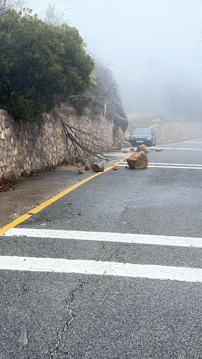 adflamorera089's tweet image. Finalitzat l'episodi de llevantada #inuncat que ens ha deixat més de 100L molt ben caiguts. Retirem vàries pedres i petites esllavissades del terme.

Ara, canvi de temps i entrada de vent de mestral.