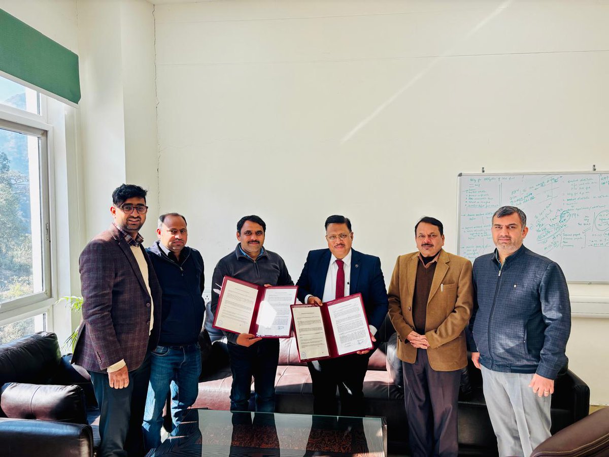 Dir_IIT_Mandi's tweet photo. Proud to announce a collaboration between @iit__mandi  and JK DELOPT  to advance Embedded Systems & Electro-Optics for Retail and Defence applications. This partnership bridges academia and industry to drive innovation, indigenous technology, and real-world impact.

@PMOIndia @EduMinOfIndia  @makeinindia  @PIB_Edu @TinyDhillon