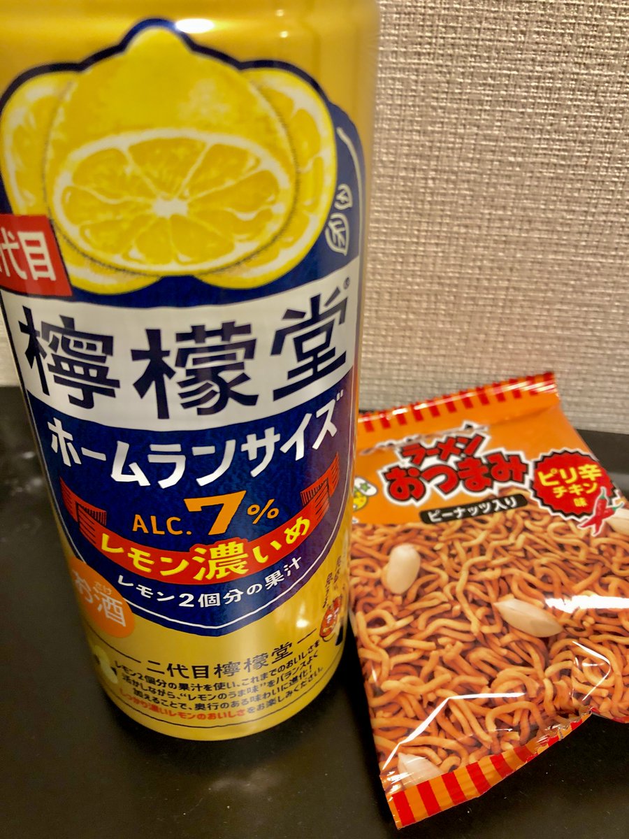 間違えて甘いのを買ってしまった...ファンタレモンでベビースター、子供の頃の駄菓子屋の買い食いみたいで晩酌じゃないコレヽ(`Д´)ﾉ