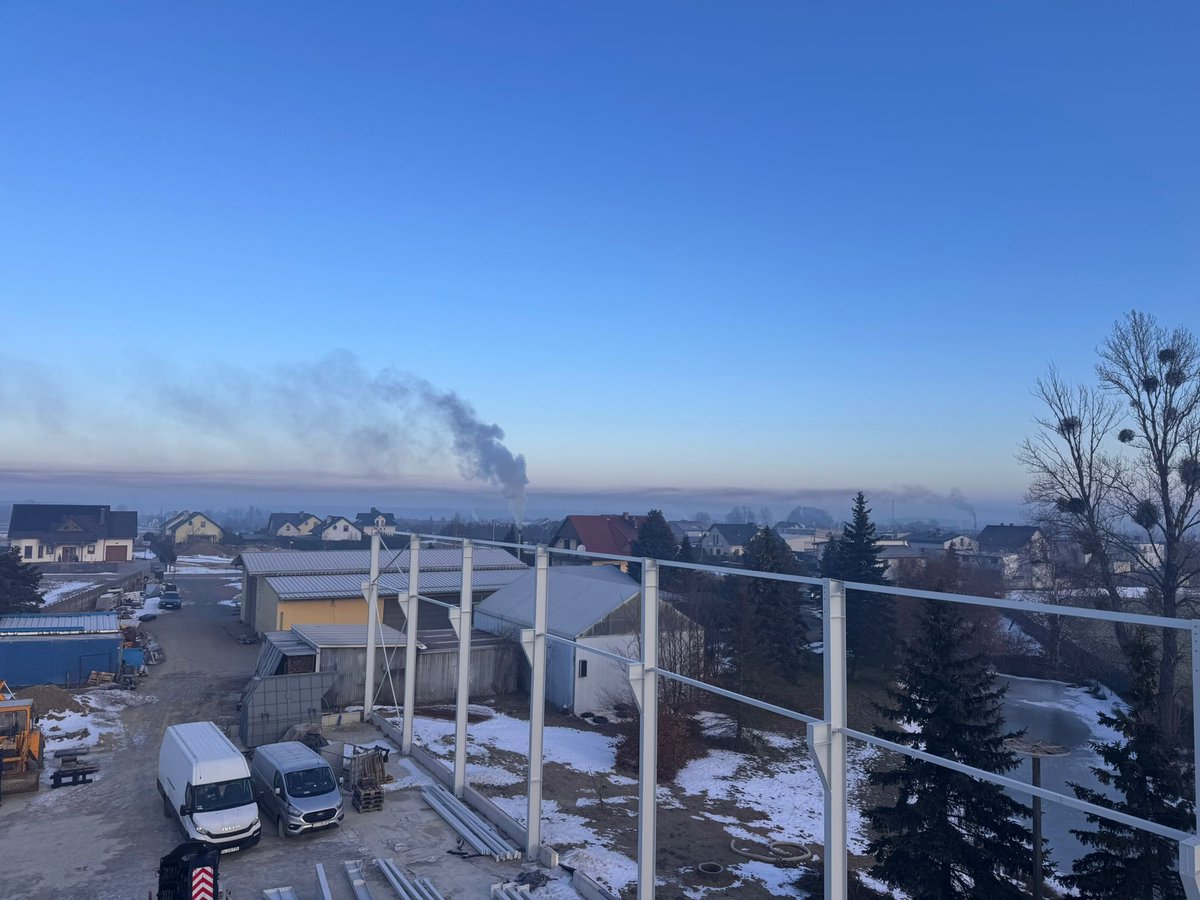 Sorry, ale to nie jest normalne. Nie znajduję usprawiedliwienia dla palenia byle czym i trucia innych ludzi. Dzisiejszy #smog nad moim miastem.