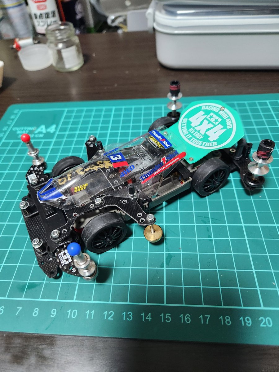 opt_ask's tweet image. MSシャーシ使っていてMSフレキ(シャーシの中にスプリングを入れているシャーシ)が失敗したので得意な軽量シャーシで更にリアのキャッチャーダンパー着けたら良い感じになりました❗✨️

動画を見てもらえたら分かりますがこれなら勝てるかもです😊
走らせたい❗でも鉄拳やりたい。
#ミニ四駆 
#鉄拳8