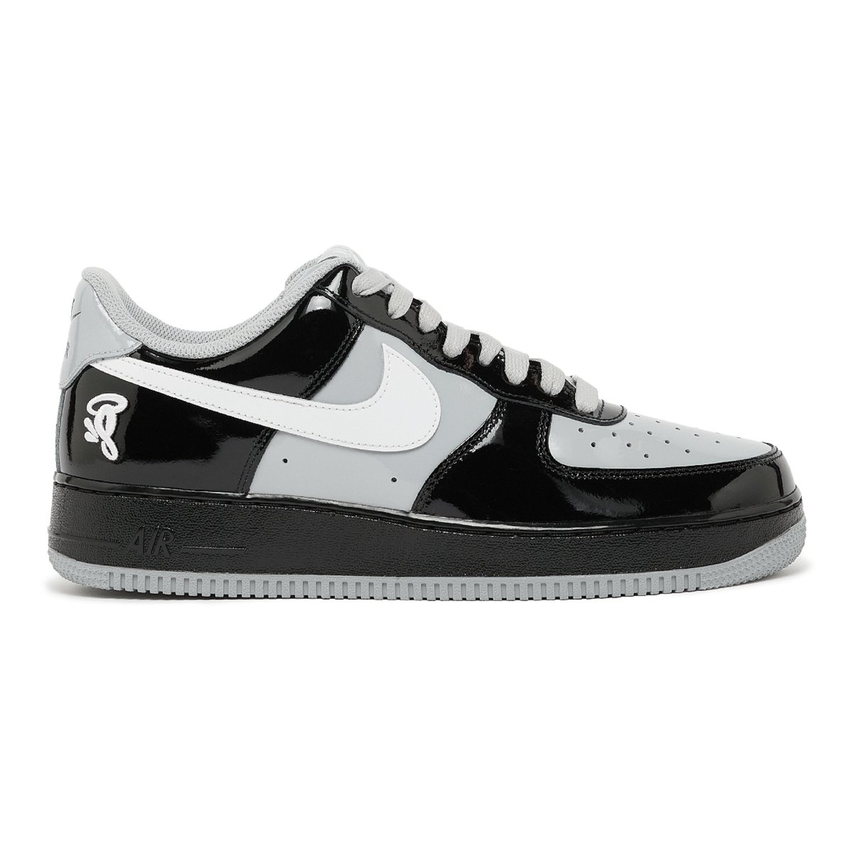 zSneakerHeadz's tweet image. FIRST LOOK: 2026 Central Cee x Nike Air Force 1 Low ‘07 🎶

Expected to release Spring 2026