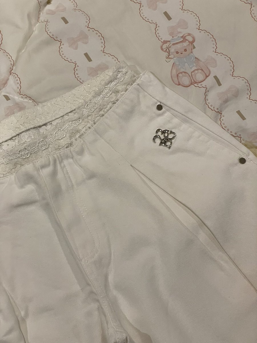 girlsworldwww's tweet photo. 23BEGINS
Jeanette Jeans ยีนส์ลูกไม้
Price : 300.- S
ตําหนิ : -
#ส่งต่อ23begins #23begin #ส่งต่อกางเกง #ส่งต่อกางเกงยีนส์ https://t.co/QkB6pAva9W