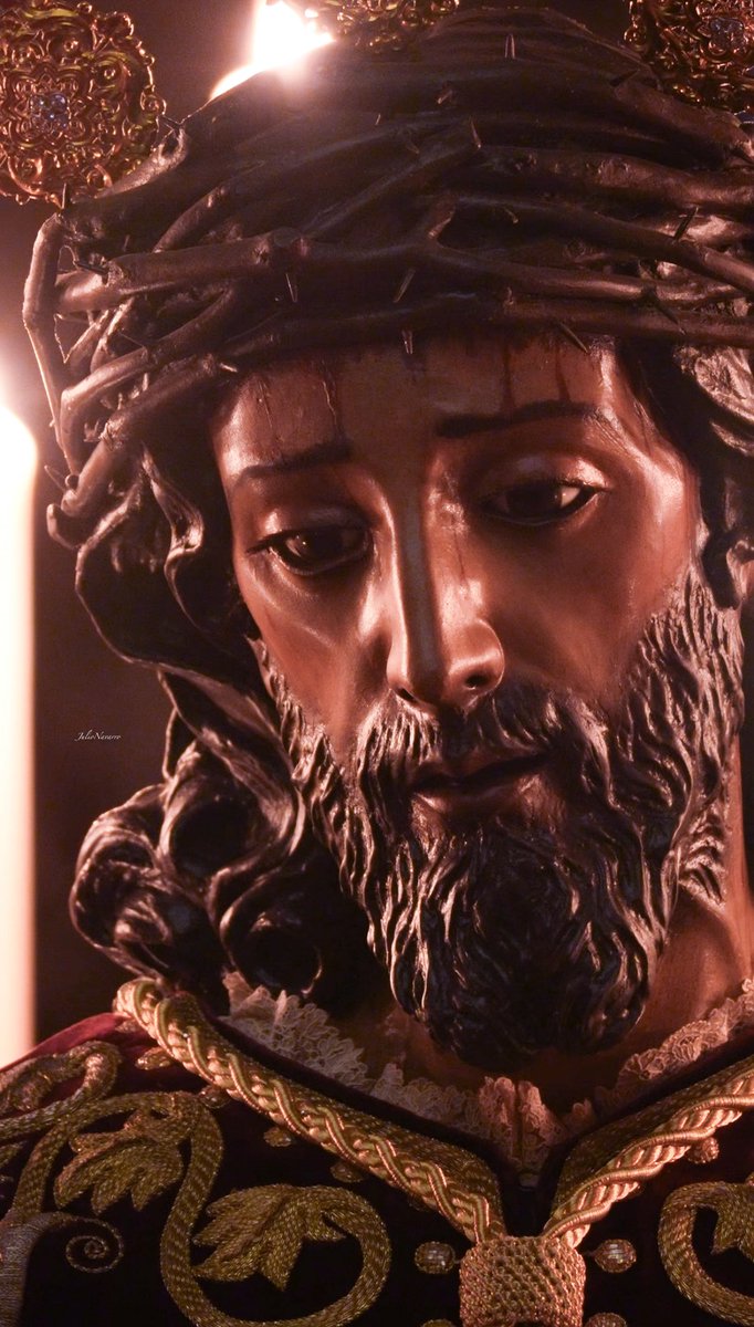 RomaMacarena's tweet photo. -Un cristo
-Una virgen 
-Un misterio 
-Un palio https://t.co/a8A26DJsAV