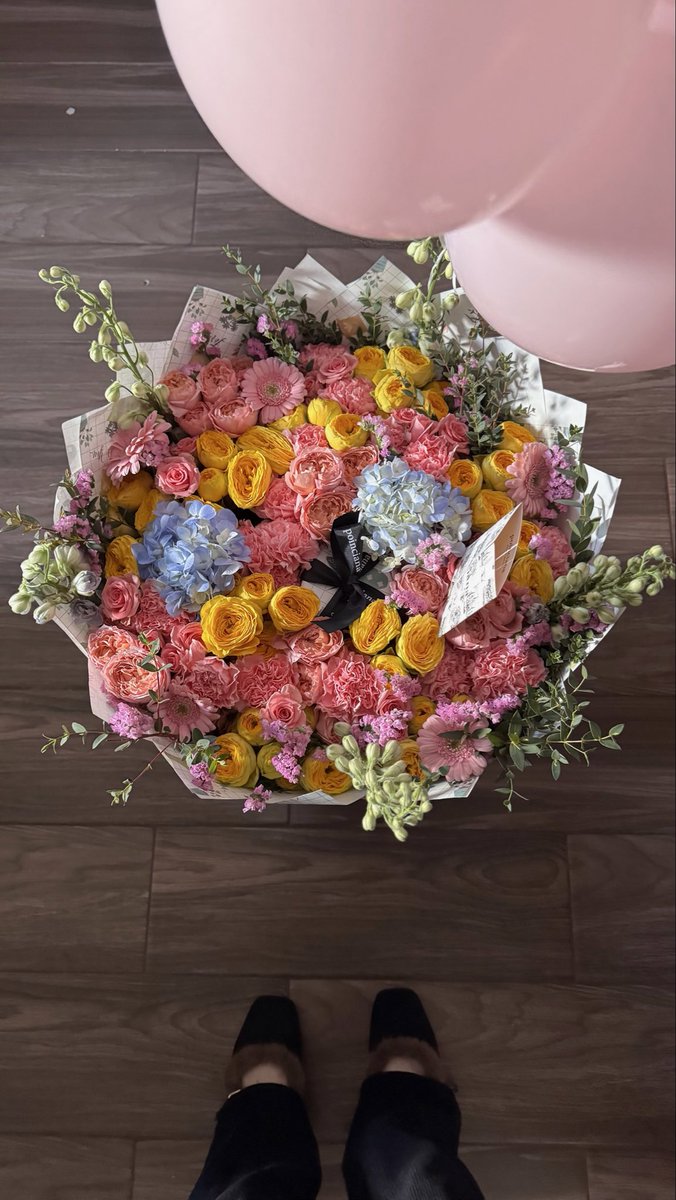 poinciana0's tweet photo. باقات الوااان 🌻🌺🌷🌸 https://t.co/WngtFzL1yv