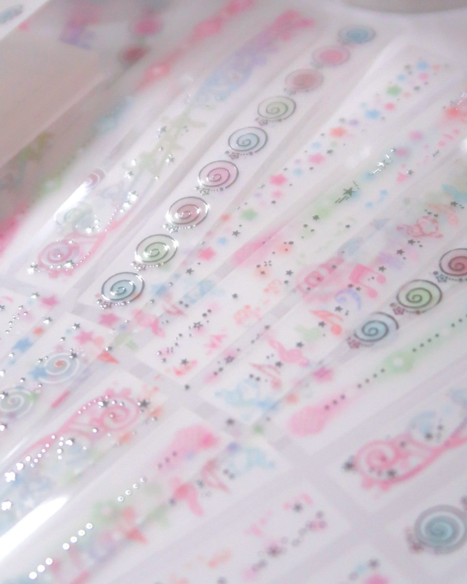 pearlybutton's tweet image. 1월 신상! 허쉬 실버라인 키스컷 ⊹˖ᯓ★. ݁₊ 3d 은박 재질이에요 !!