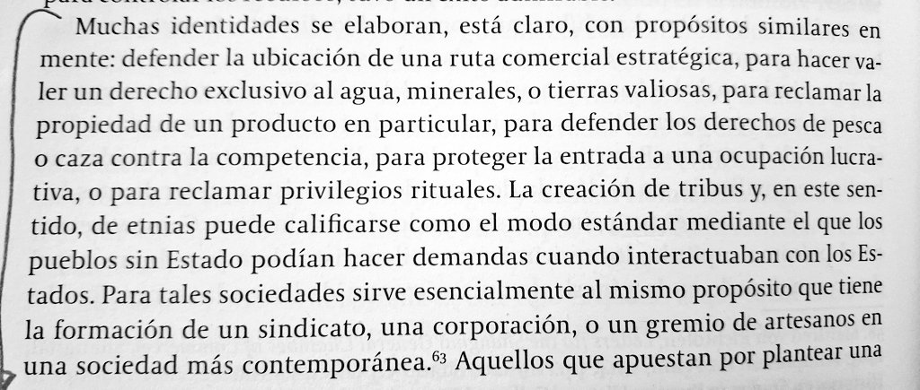 James Scott, sobre l'etnogènesi de les tribus, explica que  la clàssica teoria evolucionista-determinista, que marca un trànsit de la tribu a l'Estat, no es dona sempre en aquest sentit, sovint es dona en sentit contrari: la tribu pot ser una resposta política a l'Estat.