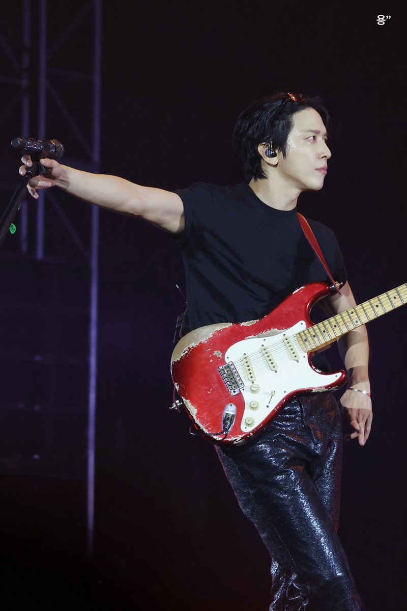 YH_622_YH's tweet image. 260118 2026 CNBLUE LIVE WORLD TOUR '3LOGY' IN SEOUL DAY2
🖤🖤🖤💙

@JYHeffect 
#정용화 #JUNGYONGHWA 
#씨엔블루 #CNBLUE