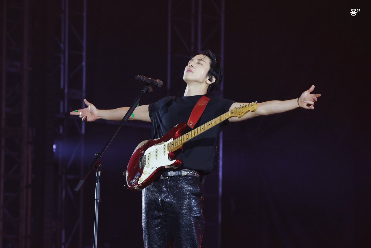 YH_622_YH's tweet image. 260118 2026 CNBLUE LIVE WORLD TOUR '3LOGY' IN SEOUL DAY2
🖤🖤🖤💙

@JYHeffect 
#정용화 #JUNGYONGHWA 
#씨엔블루 #CNBLUE