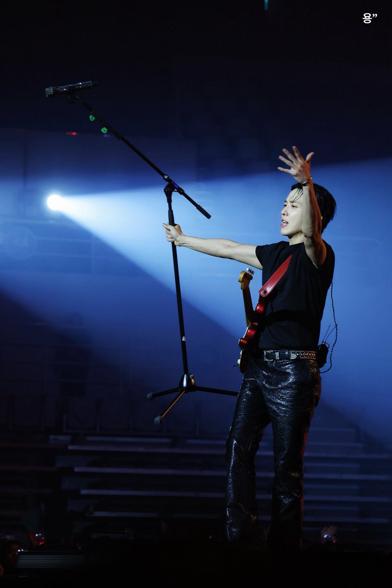 YH_622_YH's tweet image. 260118 2026 CNBLUE LIVE WORLD TOUR '3LOGY' IN SEOUL DAY2
🖤🖤🖤💙

@JYHeffect 
#정용화 #JUNGYONGHWA 
#씨엔블루 #CNBLUE