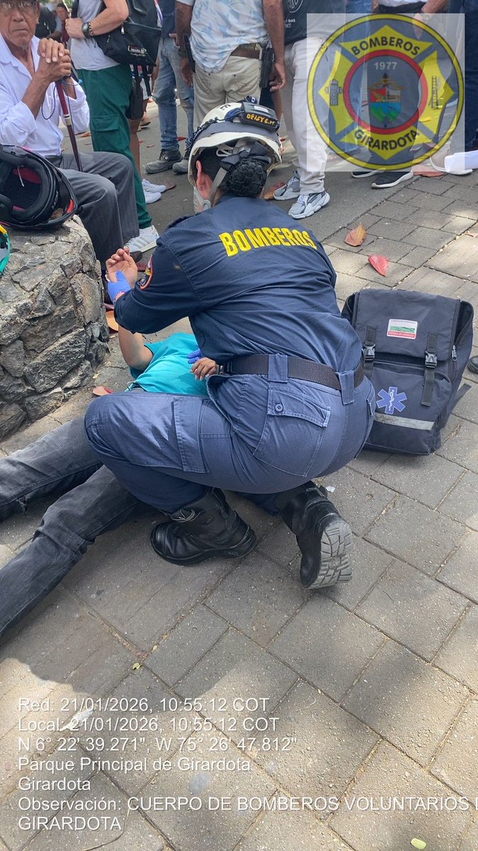 ✓ 10:50 | Accidente de Tránsito Carrera 16 #7-02 (Banco de Bogotá) – Personal APH atiende paciente en vía pública y lo traslada en estables condiciones al Hospital San Rafael de #Girardota. Tránsito presente en escena. #Emergencias