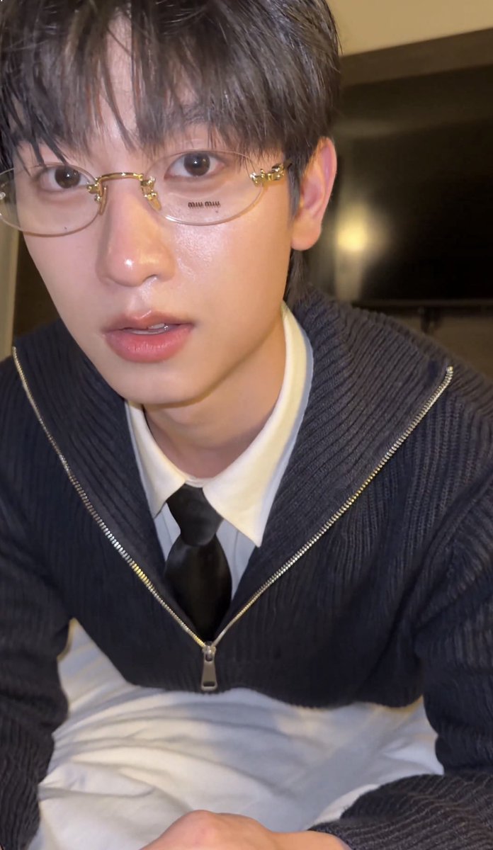 jaonim818's tweet image. 1 อีกคนฝันถึง : มาก่อนเลยคิดถึง นอนฝันๆๆ ตื่นมาเล่า 
2 อีกคนหลับยาว :

พี่ออสเฉลยได้เลยค่ะ😊