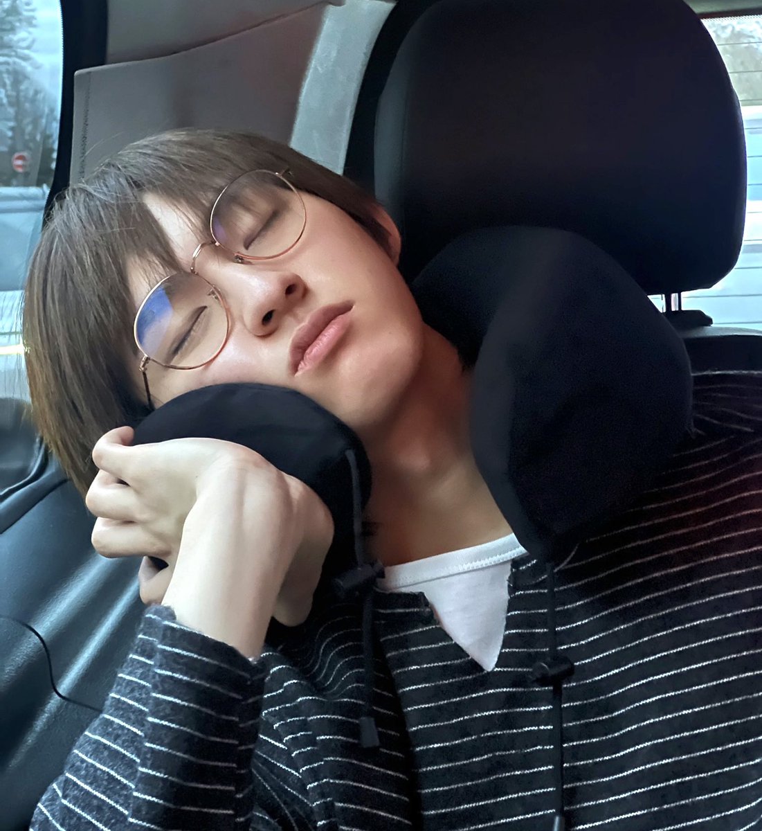 jaonim818's tweet image. 1 อีกคนฝันถึง : มาก่อนเลยคิดถึง นอนฝันๆๆ ตื่นมาเล่า 
2 อีกคนหลับยาว :

พี่ออสเฉลยได้เลยค่ะ😊