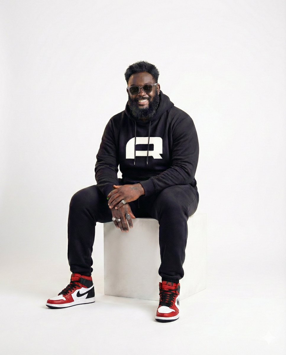 fibbs__d's tweet photo. Being "humble" is keeping you broke.

The world doesn't reward the best talent. 
It rewards the best known talent.

If you are tired of average people getting the contracts you deserve, it’s time to stop hiding.

Excellence is not enough. You need to be SEEN. https://t.co/76sbwjInsz